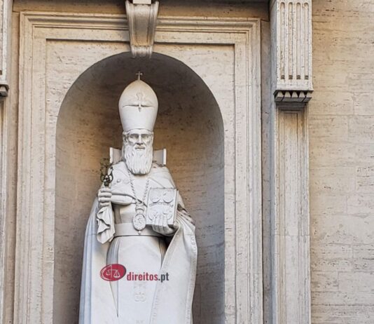 Falecimento do Papa: Reflexão sobre o Legado Espiritual e Jurídico